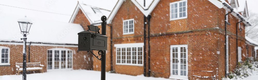 Custom Mailbox & House